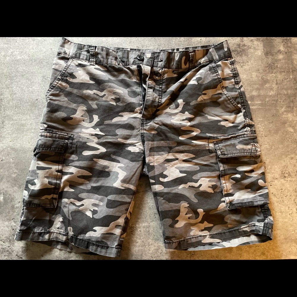 Camo Cargo Shorts W 34